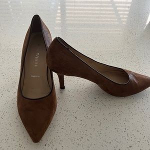 RON WHITE Pointed Toe Pump